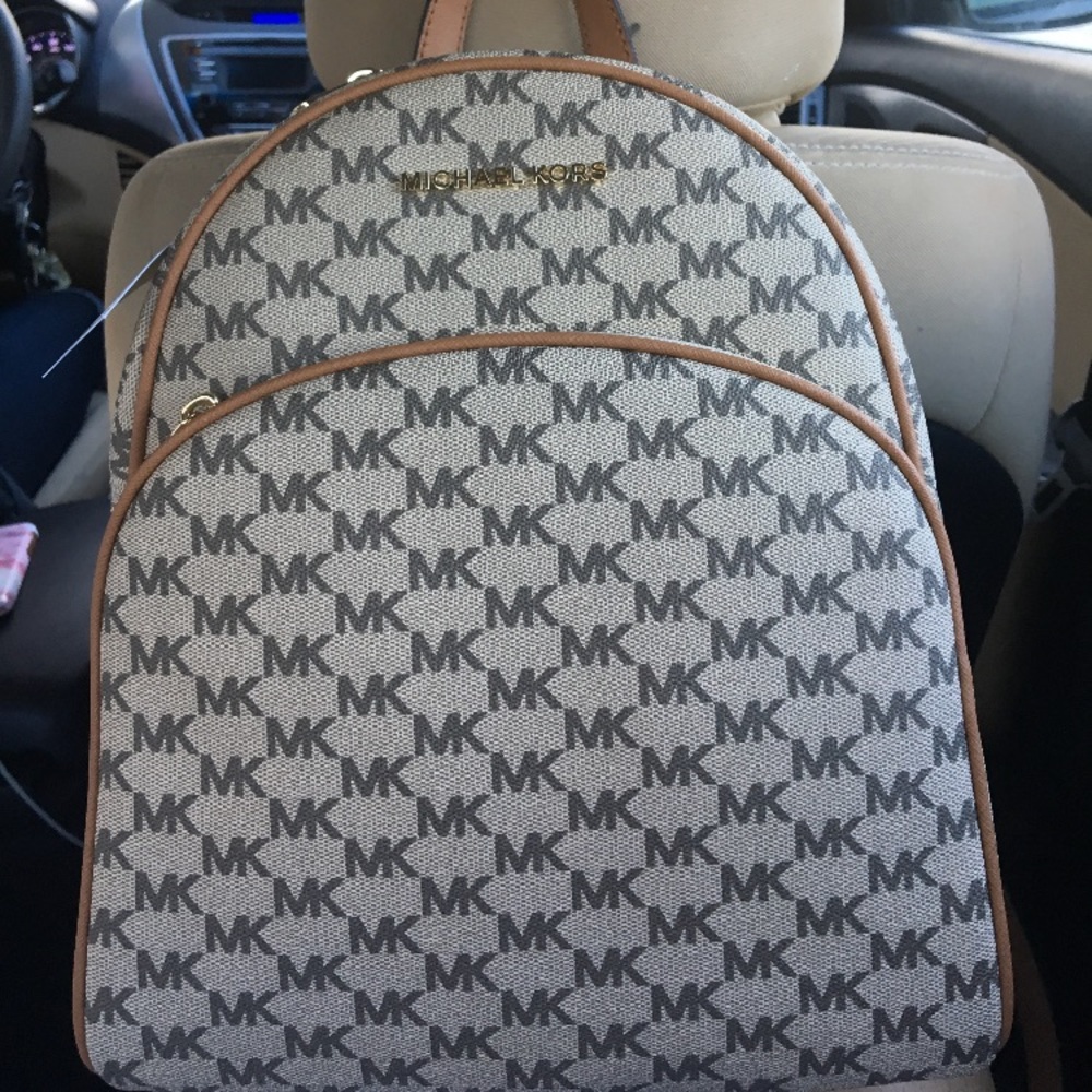 NWT Micheal Kors medium abbey bag